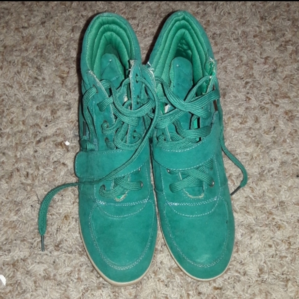 Wedge shoes